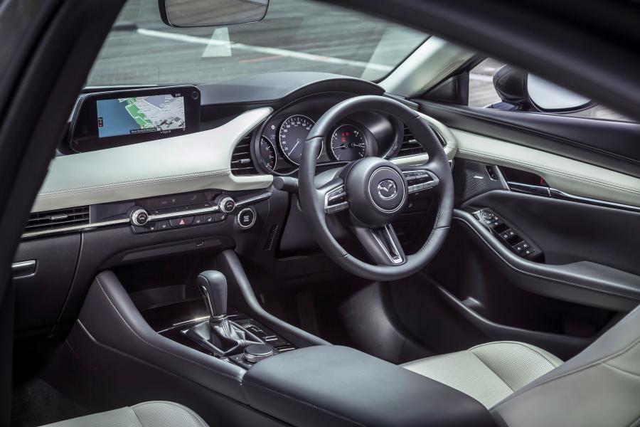 Интерьер Mazda3 Sedan (BP) 2019 года  (AU) (фото 8 из 46)